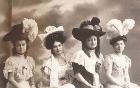 3. Vera Pongratz, Dagmar Mošinsky, Elizabeta Drašković, Dora Pejačević, photo Merćep, Zagreb, February 2, 1907, MGZ 44742