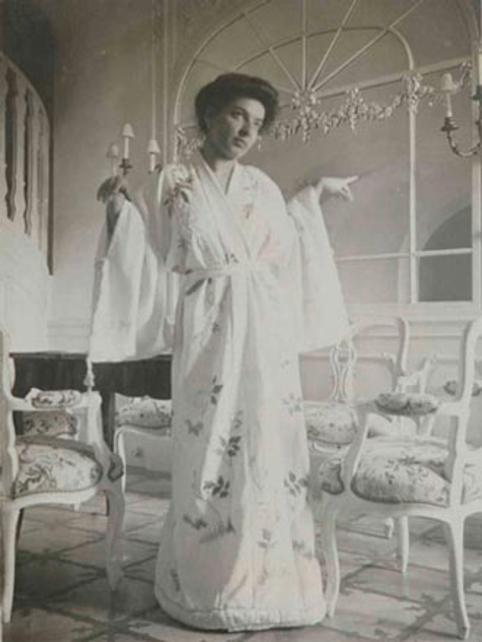 6. Dora Pejačević u glazbenom salonu, dvorac Pejačević, Našice, foto Elizabeta Drašković, 1912., privatno vlasništvo